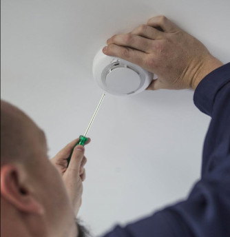 Installing a smoke detector 